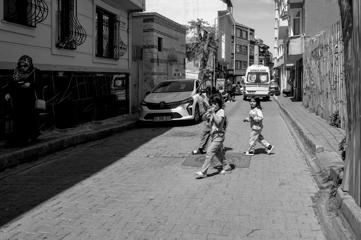 Photograph “ICE CREAMS & PYJAMAS”, Istanbul, Turkey (April 2025).