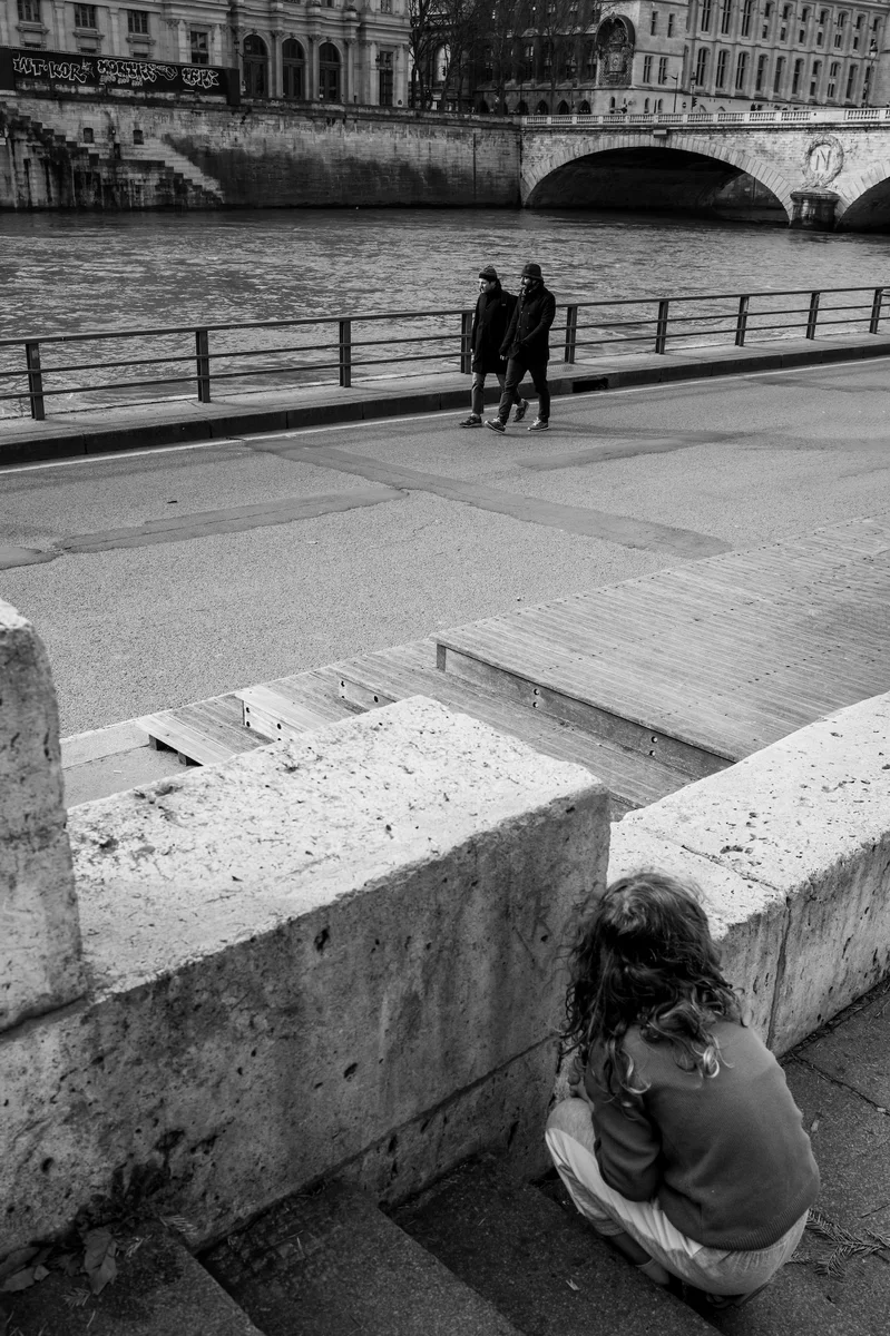 Photograph “CACHE-CACHE”, Paris, France (January 2024).