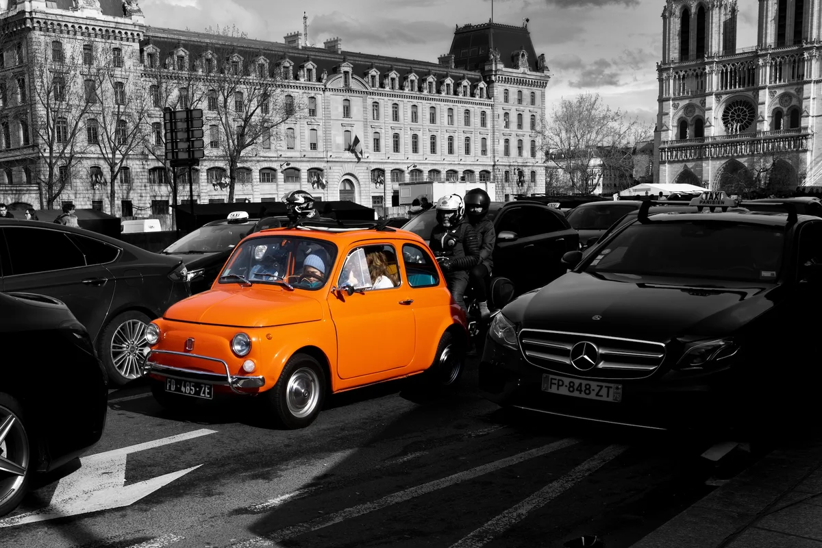 Photograph “ORANGE & BLACK”, Paris, France (March 2023).