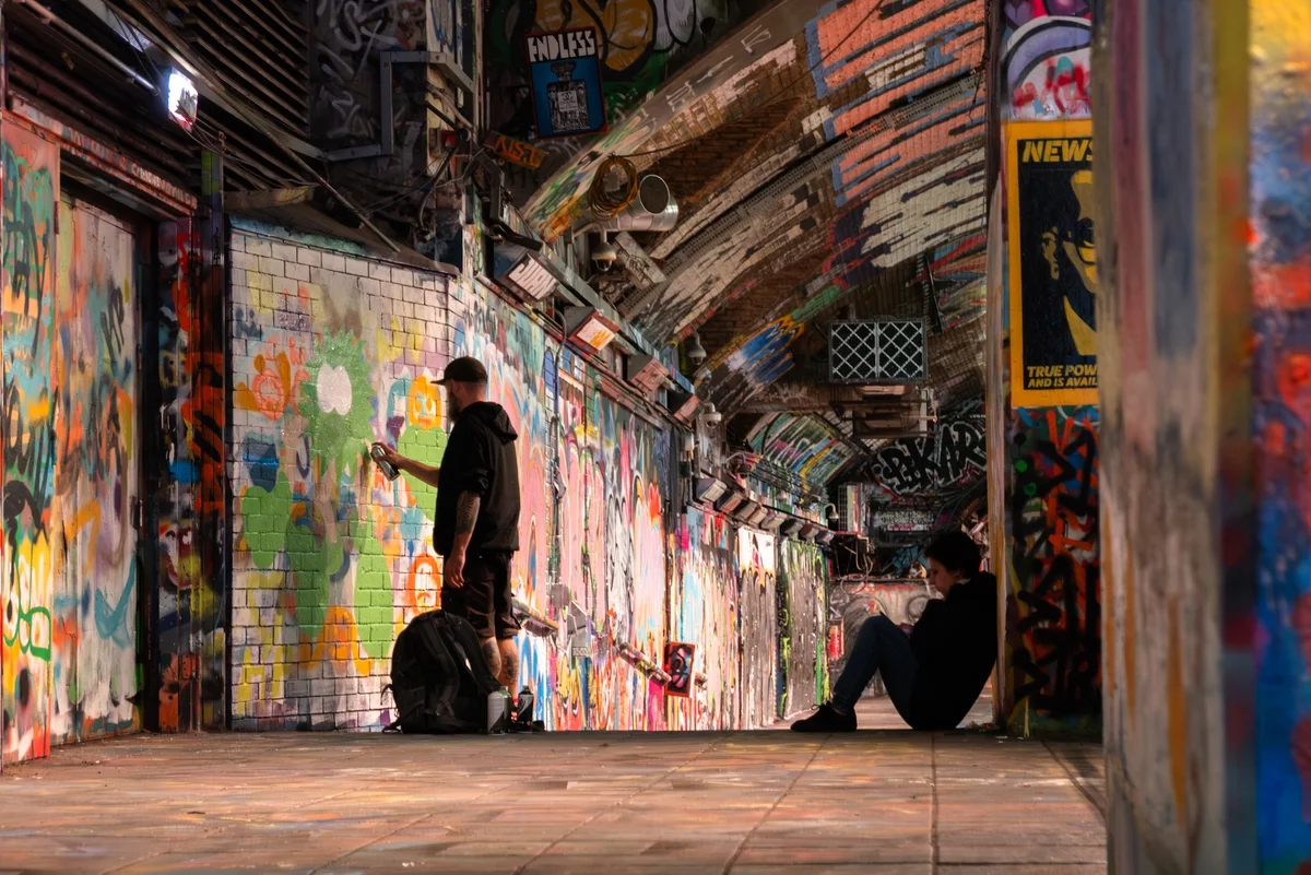 Photograph ‘PAINTING SORROW’, London, England (October 2023).