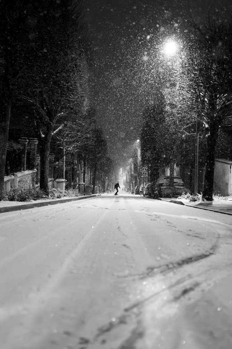 Photograph “CITY SKIING”, Meudon, France (January 2024).