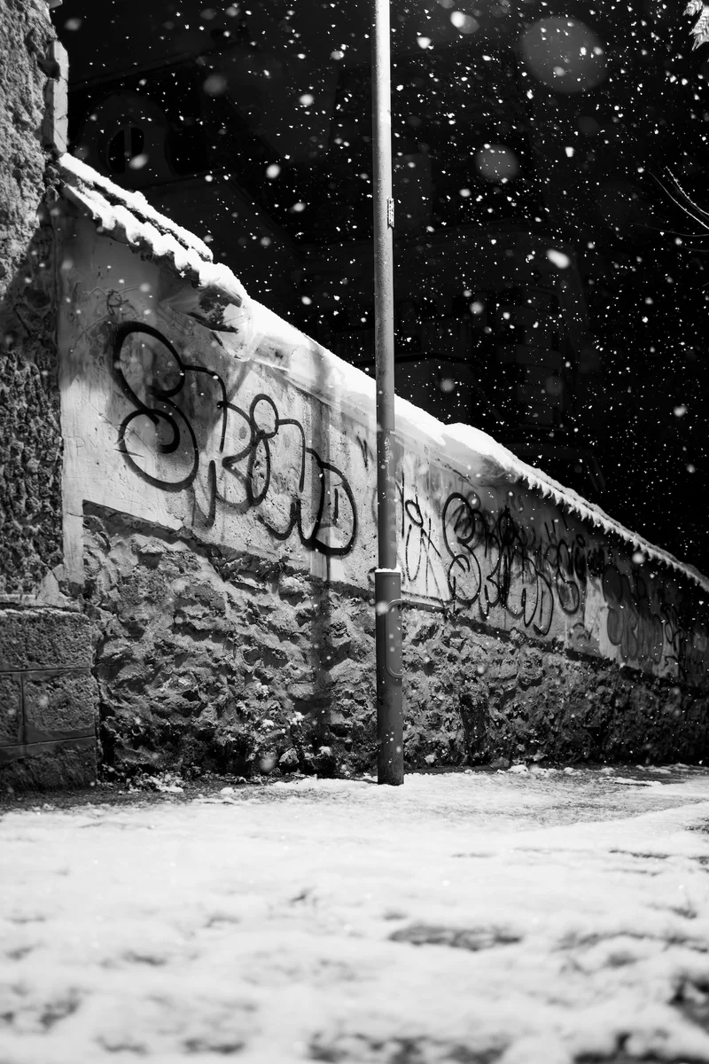 Photograph “SNOWY TAG”, Meudon, France (January 2024).