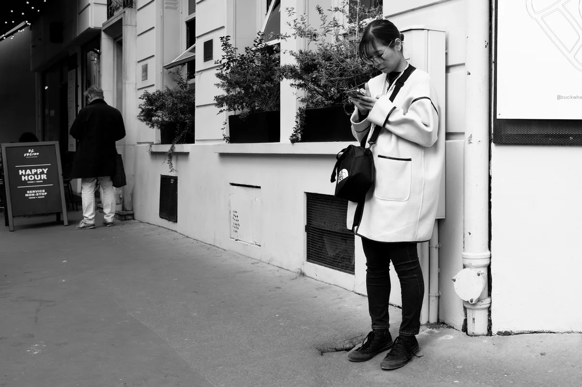 Photograph “TALK TO ME DARLING”, Paris, France (March 2024).
