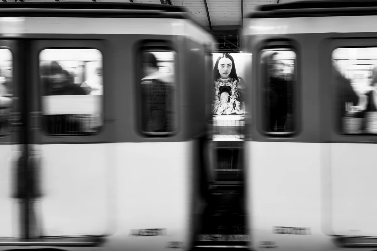 Photograph ‘FACE GLIMPSE’, Paris, France (January 2024).
