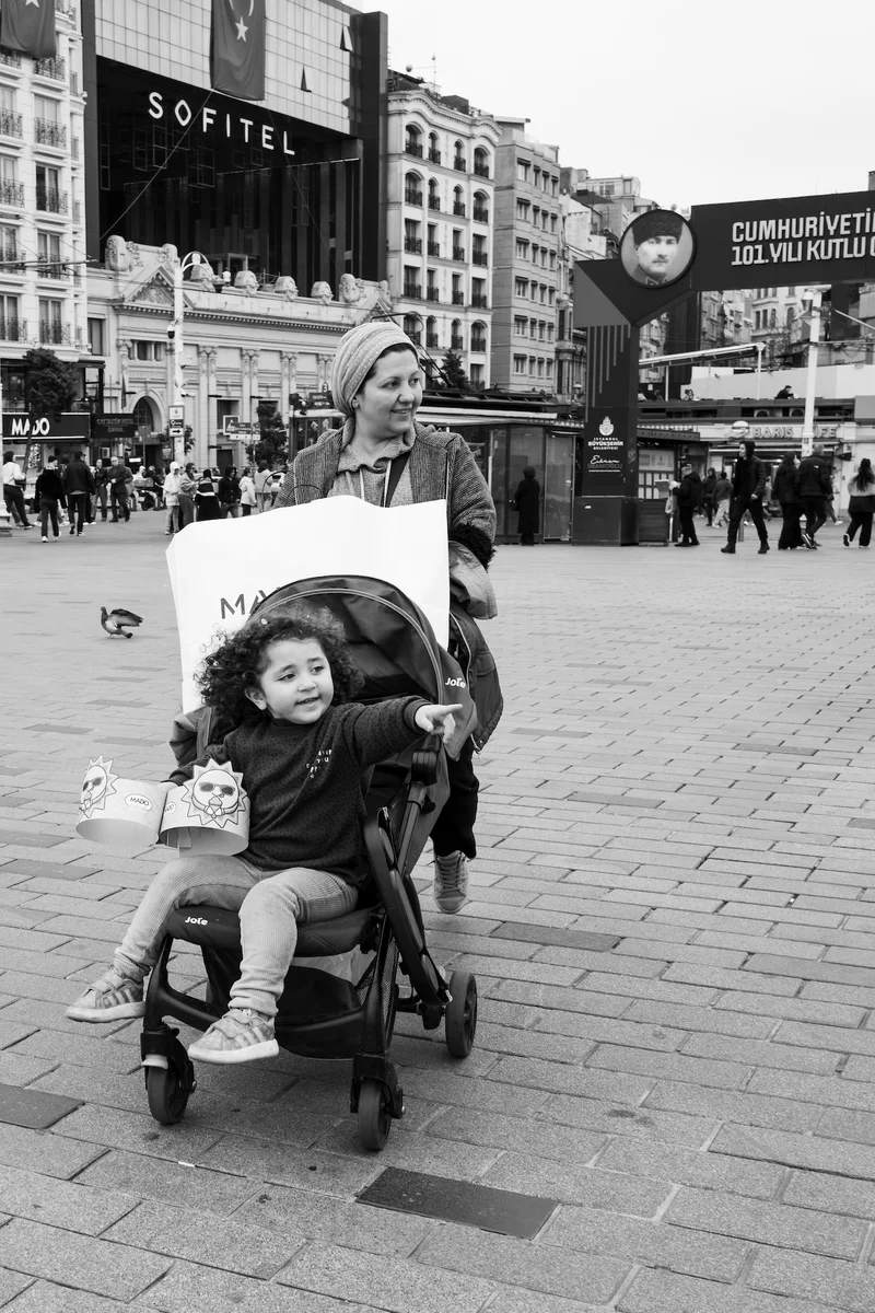 Photograph “MOTHER & DAUGHTER”, Istanbul, Turkey (April 2025).