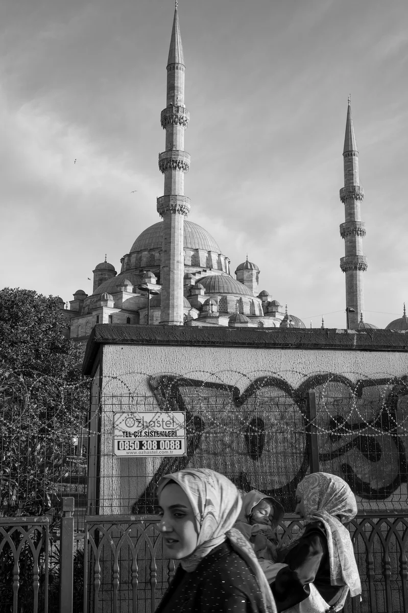 Photograph “FENCES”, Istanbul, Turkey (April 2025).