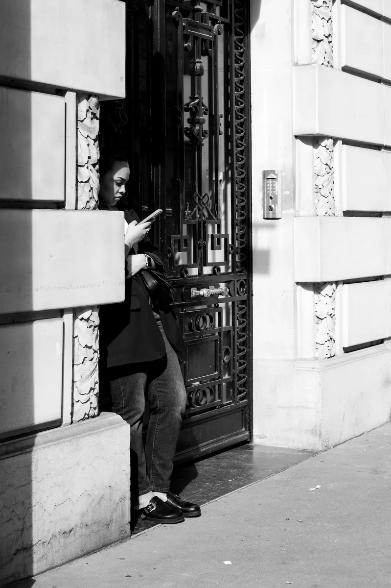 Photograph “CAUGHT IN THE SHADOW”, Paris, France (March 2024).